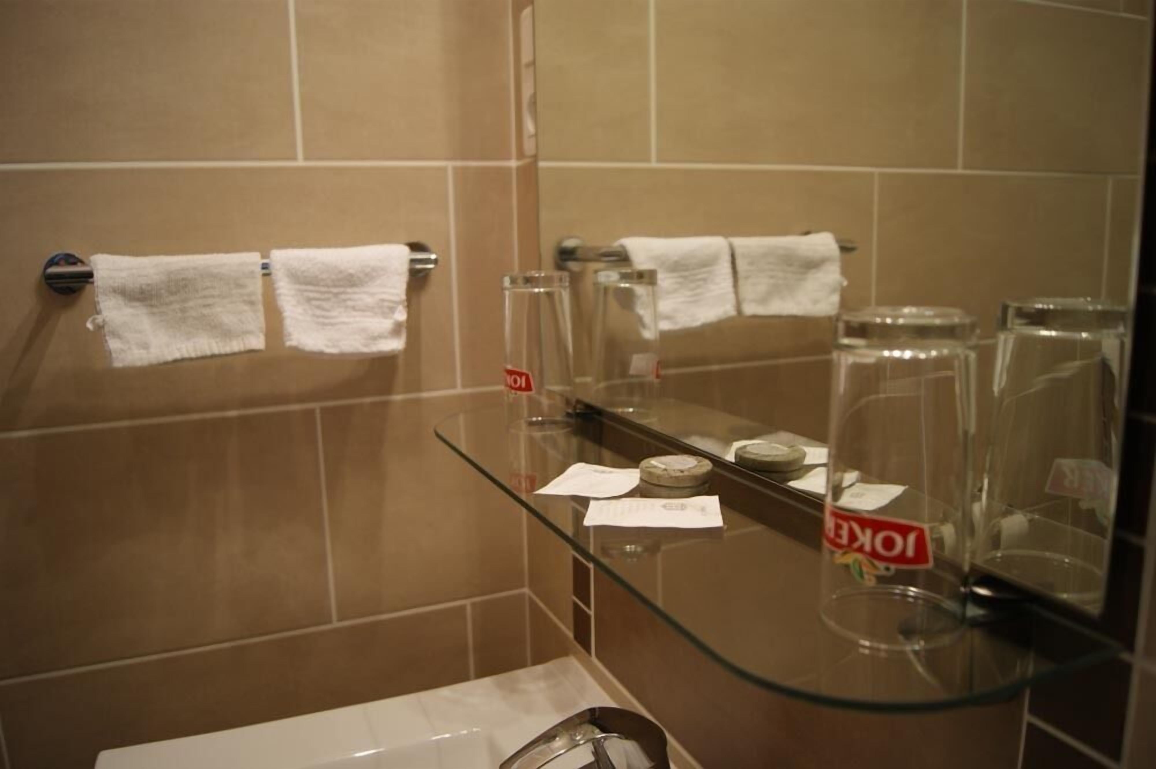 Bathroom amenities