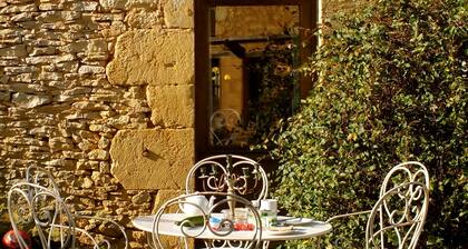 Oléandre est une maison de vacances "de charme" avec piscine privée.