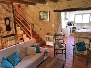 TV, peis, bordtennis og stereoanlegg