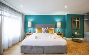 Room | Egyptian cotton sheets, premium bedding, Tempur-Pedic beds, in-room safe - Hout & About Guest House (Cape Town)