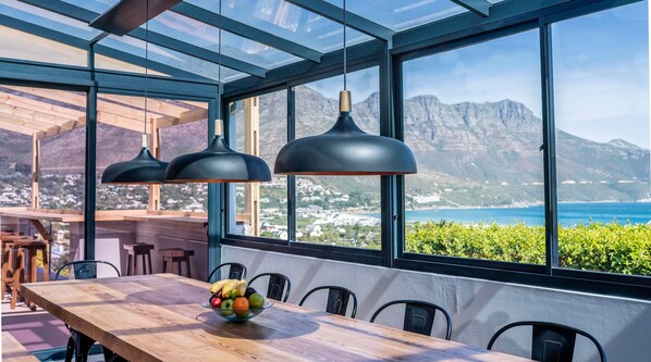 Free daily cooked-to-order breakfast - Hout & About Guest House (Cape Town)