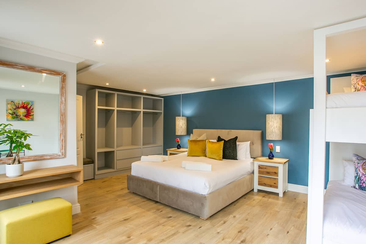 Deluxe kamer | Lakens van Egyptisch katoen, luxe beddengoed, Tempur Pedic-bedden