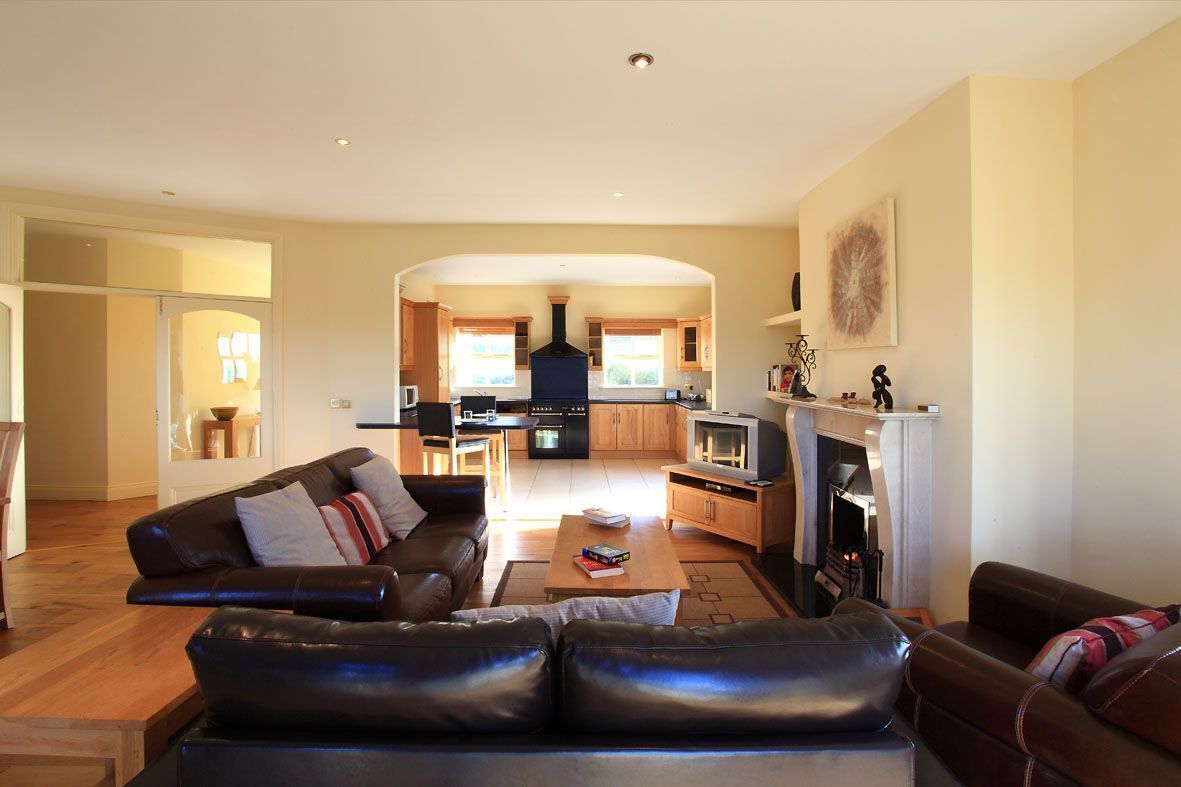 Deluxe House, 2 Bedrooms | Living room