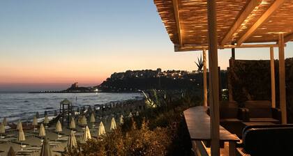 Charming villa pool near sea to couple with stay in Italy