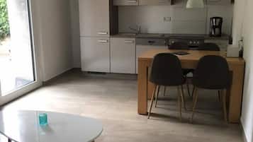 Apartment (GÖTTERLAY) | Ruang tamu | TV skrin rata
