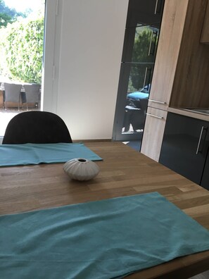 Leilighet, 1. etasje (BREVA) | Eget kjøkken | Kjøleskap, mikrobølgeovn, ovn og kokeplater