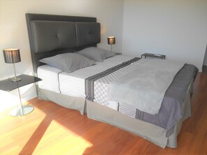 1 slaapkamer, een strijkplank/strijkijzer, wifi, beddengoed