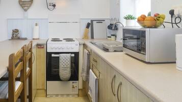 Cookware/dishes/utensils