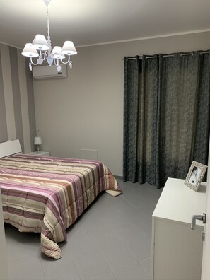 2 bedrooms, iron/ironing board, WiFi