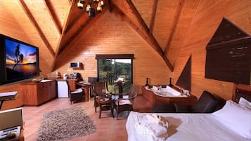 Deluxe Studio Suite | Private kitchenette | Fridge, microwave, stovetop, espresso maker