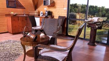 Deluxe Studio Suite | Private kitchenette | Fridge, microwave, stovetop, espresso maker
