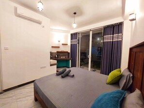 1 slaapkamer, een strijkplank/strijkijzer, wifi, beddengoed