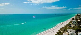 Waterfront Villa Seaglass wows!