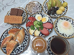 Daily continental breakfast (UZS 55000 per person)