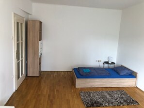 Desk, blackout curtains, iron/ironing board, free WiFi - Alher Apartma (Ljubljana)