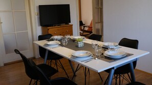 In-room dining - Alher Apartma (Ljubljana)