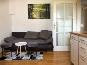 Business Apartment | Living room | Flat-screen TV