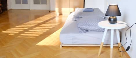 Bureau, rideaux occultants, fer et planche à repasser, Wi-Fi gratuit