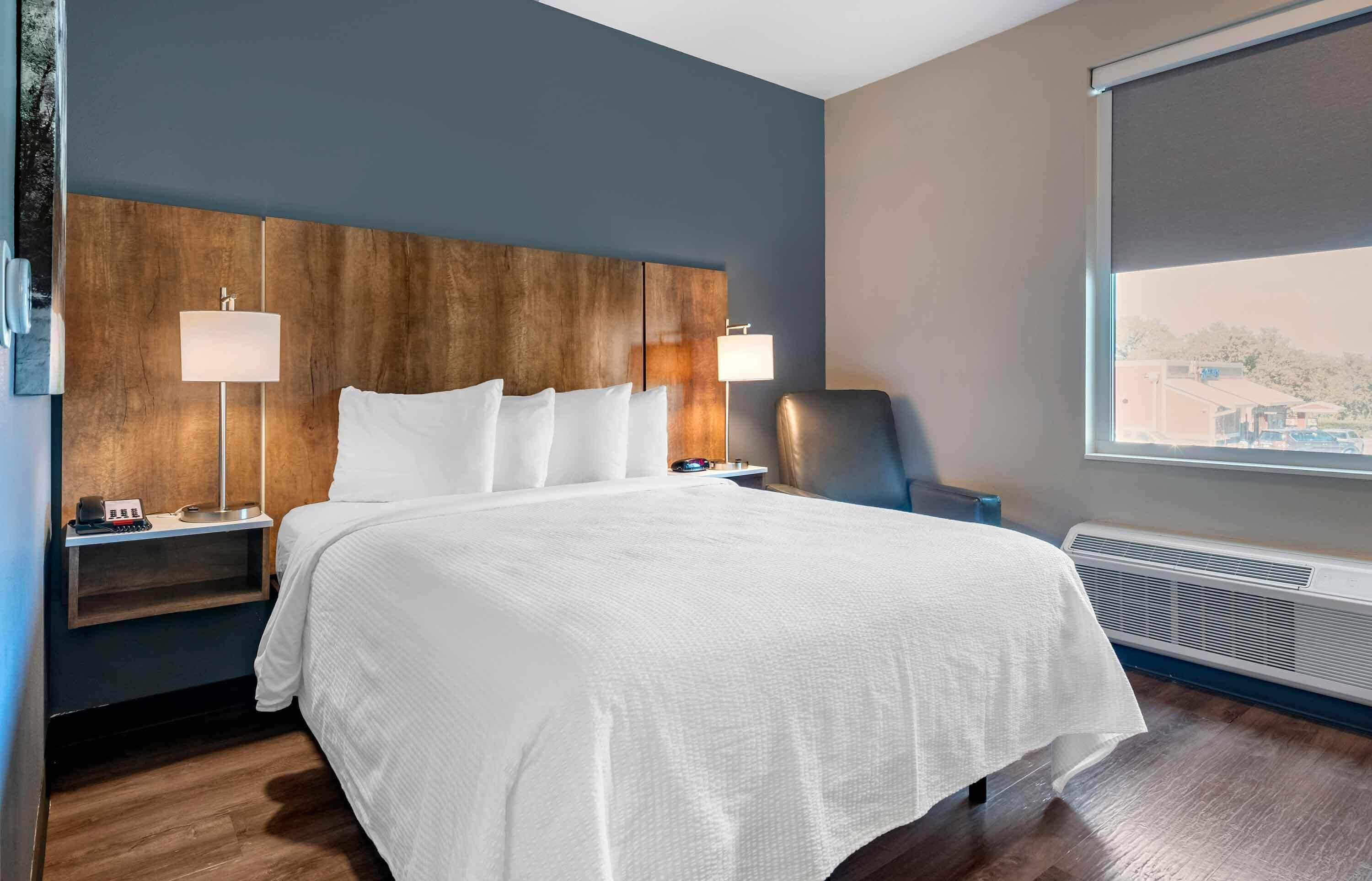 Estúdio standard, 1 cama Queen, para não fumantes, geladeira e micro-ondas | Roupas de cama premium, escrivaninha, espaço de trabalho para notebook