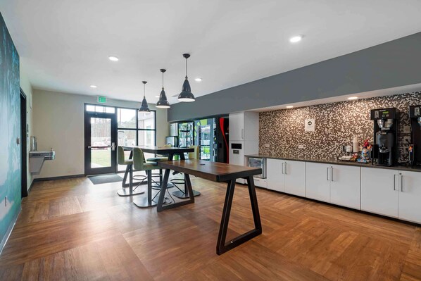 Free daily on-the-go breakfast - Extended Stay America Premier Suites Bluffton Hilton Head (Bluffton)