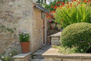 Exterior - The Hayloft (Bath)