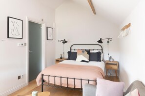 House | 1 bedroom, premium bedding, individually decorated - The Hayloft (Bath)