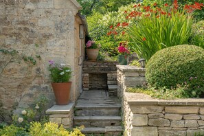 Exterior - The Hayloft (Bath)