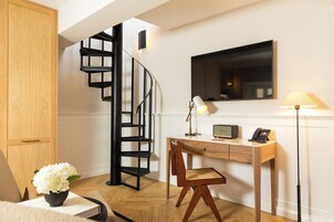 Exclusive Studio Suite | Minibar, in-room safe, individually decorated, individually furnished