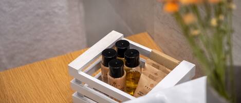 Dusche, Bidet, Handtücher, Seife