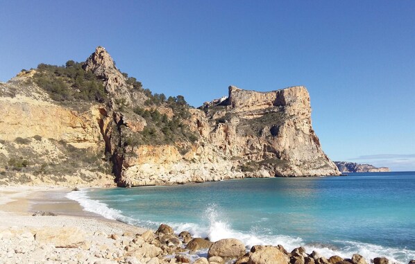 Plage à proximité, pêche sur place