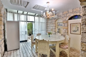 Familjesvit - balkong | Matservice på rummet