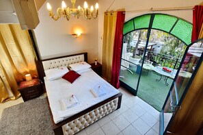 Gallery Suite | Free WiFi, bed sheets
