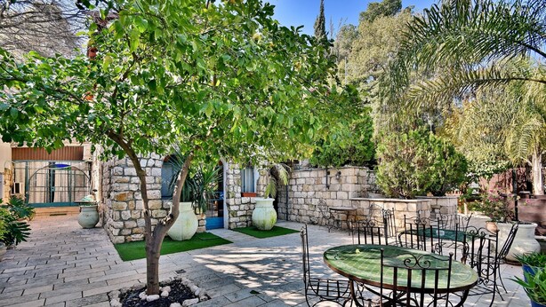Courtyard - Azulat Even Hen (Rosh Pinna)