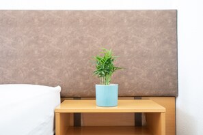 65-cm flat-screen TV with cable channels, TV - Hotel Sonne Schwarzenburg Self Check-in (Schwarzenburg)