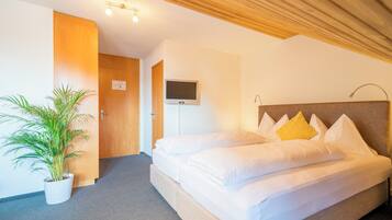 Traditionellt dubbelrum | Minibar, individuell inredning, unika möbler och skrivbord