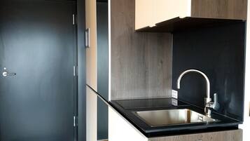 Deluxe-Doppelzimmer | Eigene Kochnische | Großer Kühlschrank, Kochgeschirr/Geschirr/Besteck