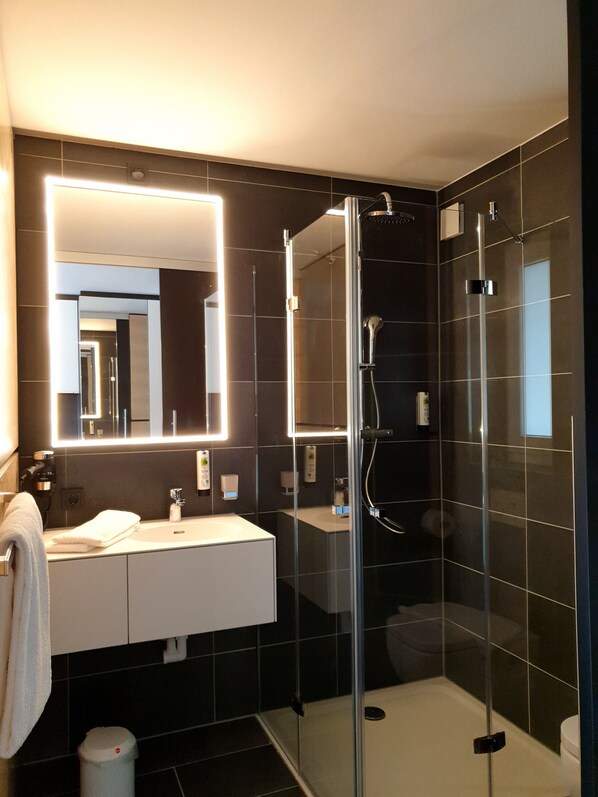 Doppia Deluxe | Bagno | Doccia, asciugacapelli, asciugamani