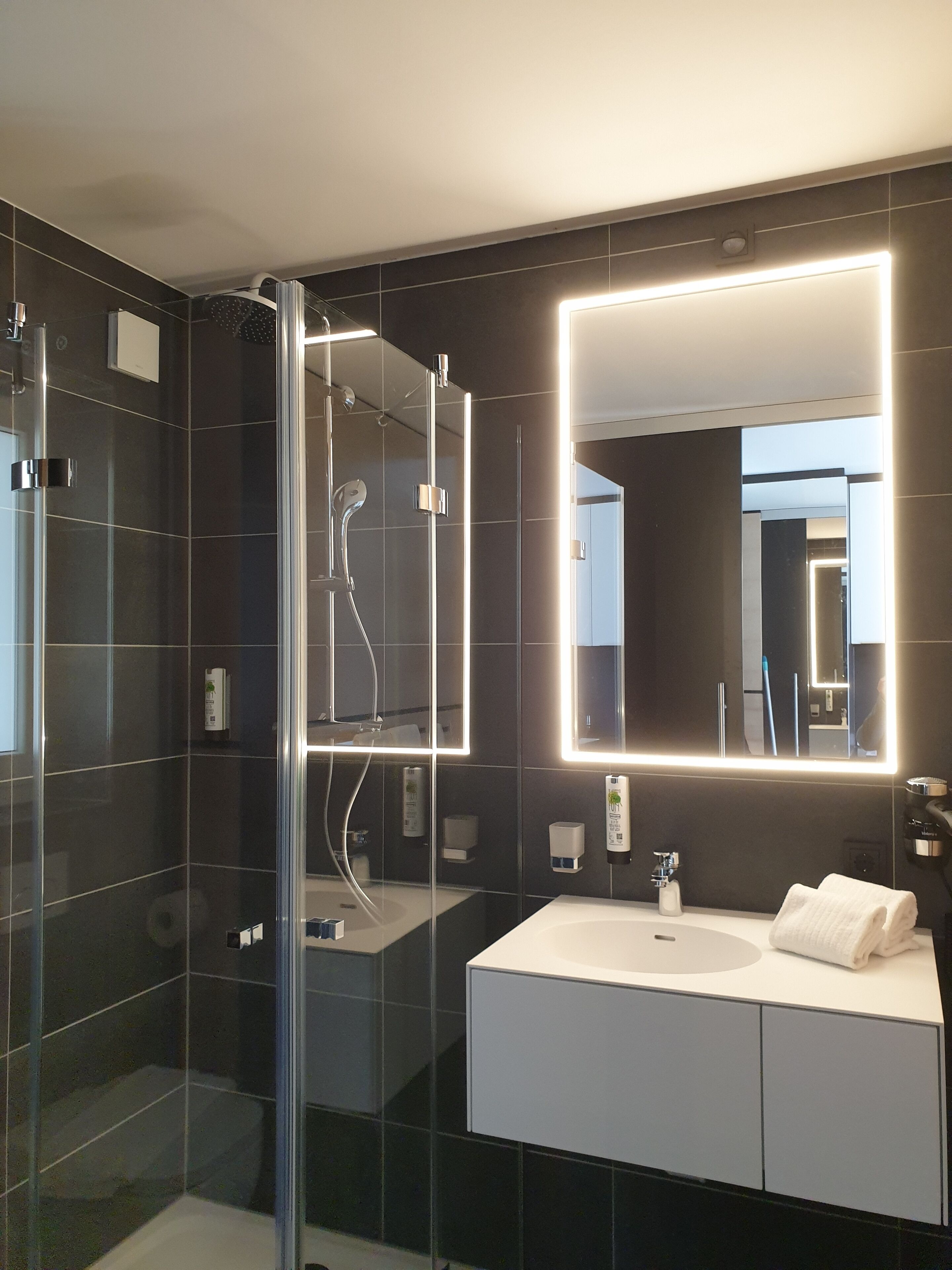 Deluxe Double Room | Bilik Mandi | Pancuran mandi, pengering rambut, tuala disediakan 