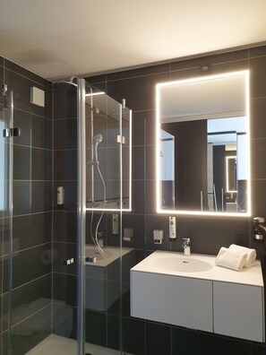 Doppia Deluxe | Bagno | Doccia, asciugacapelli, asciugamani