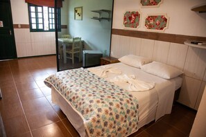 Basic-Doppelzimmer, 1 Doppelbett | Minibar, Zimmersafe, Bügeleisen/Bügelbrett