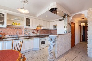 Fridge, microwave, oven, stovetop
