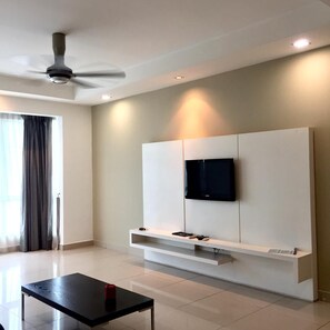 TV - Located in Kuala Lumpur, 6.3 km from klcc, Value for money, spacious and private (Mont Kiara)
