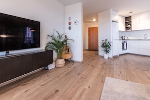 Departamento exclusivo, 1 habitación | Área de sala de estar | Televisión de pantalla plana