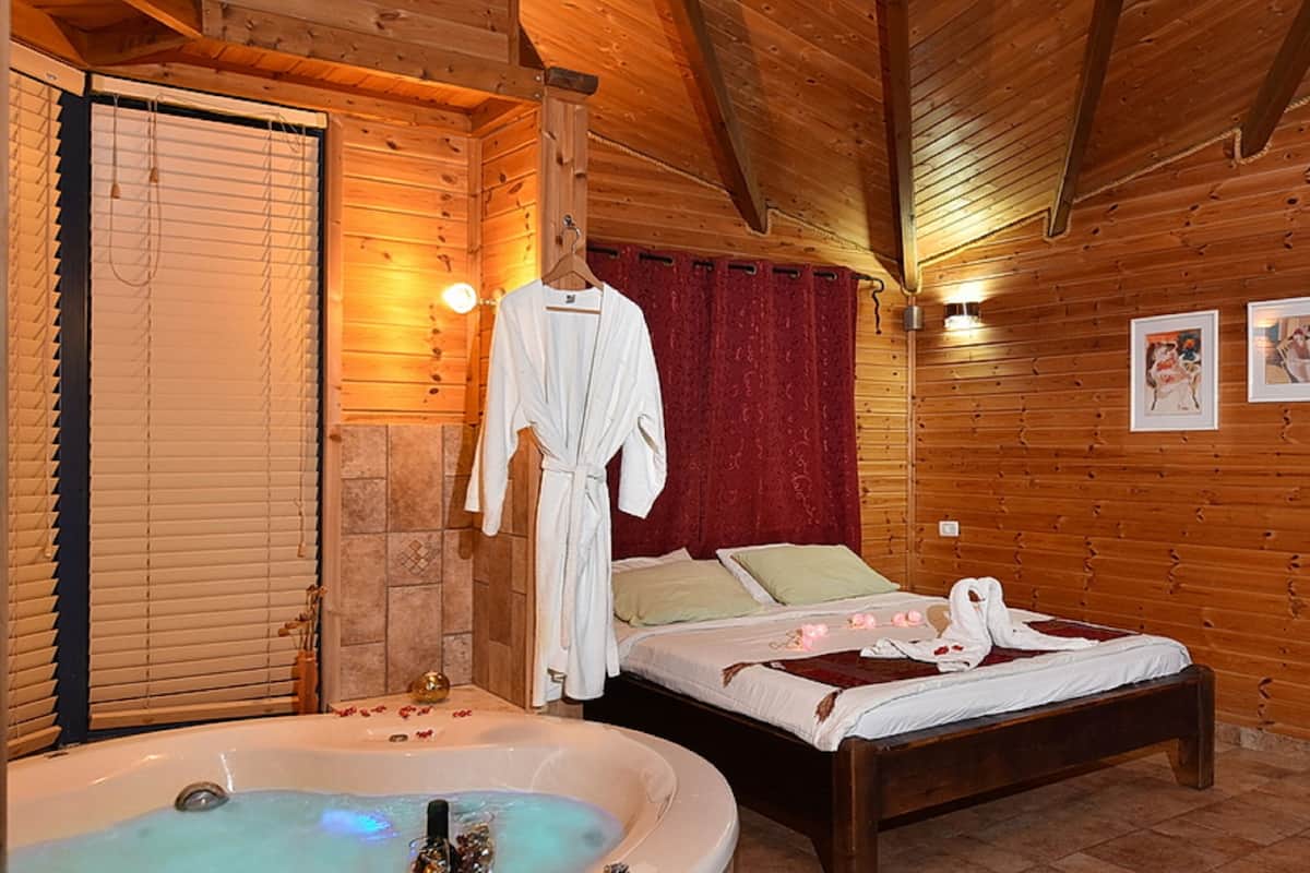 Private spa tub
