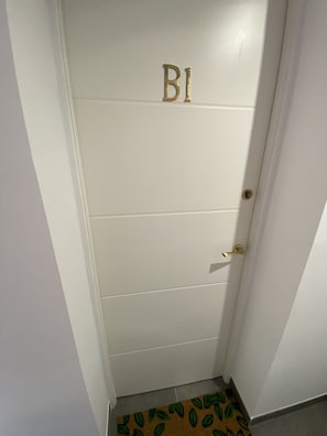 Interior - Comfortable apartment with modern design, with new renovation and furniture (Santa Coloma de Gramenet)