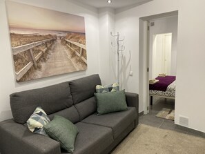 1 bedroom, iron/ironing board, WiFi, bed sheets - Comfortable apartment with modern design, with new renovation and furniture (Santa Coloma de Gramenet)