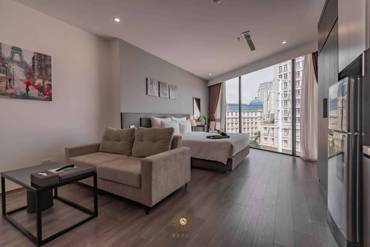 Estudio | Ropa de cama de alta calidad, minibar, escritorio y insonorización
