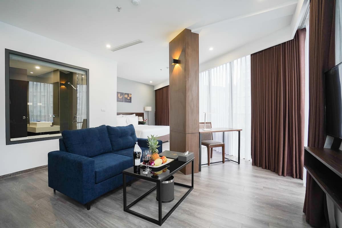 ห้องเอ็กเซกคิวทีฟดับเบิล | เครื่องนอนระดับพรีเมียม, มินิบาร์, โต๊ะทำงาน, ห้องเก็บเสียง