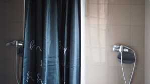 Felles sovesal – økonomi | Dusj på badet