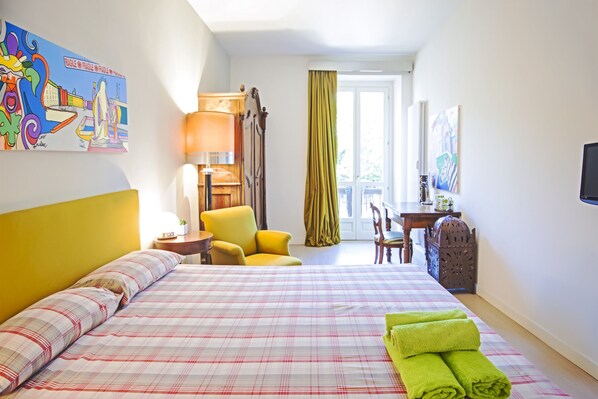 Desk, free WiFi, bed sheets